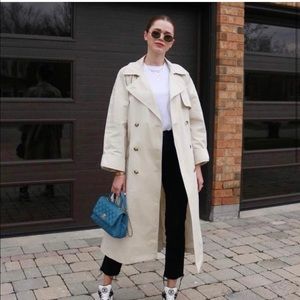 H&M Trench Coat light Beige oversized. Bought L during pregnancy wore once